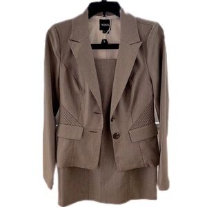 90's XOXO Neutral Earth Tone Mini Skirt
Jacket Suit Size jacket M Skirt 11/12